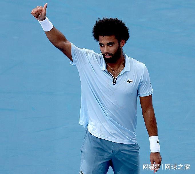 预计售价超200万!仰望行政级轿车谍照流出:对开门设计、车长超5米